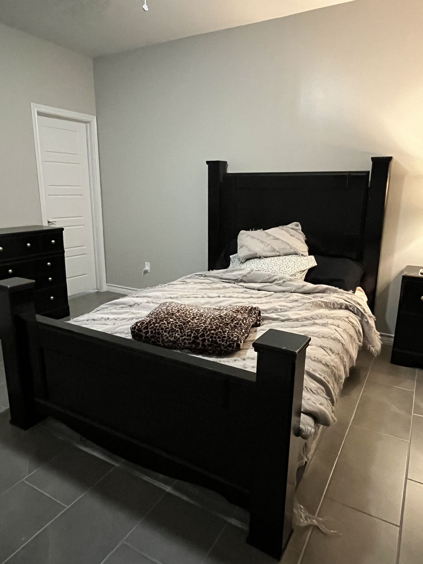 Black 4 Piece Queen Size Bedroom Set