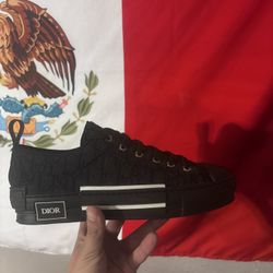 Dior B23 