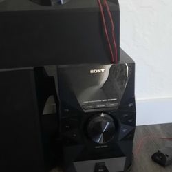 Stereo With Speakers 