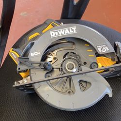 DEWALT CIRCULAR SAW FLEXVOLT 71/4” DCS 578  Tool only solo Herramienta