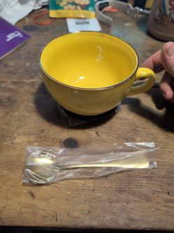 A 24 OZ Yellow Large Mug with Handle