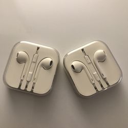 2 iphone earphones