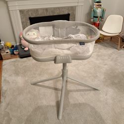 Halo BassiNest Soothing Swivel Sleeper Bassinet