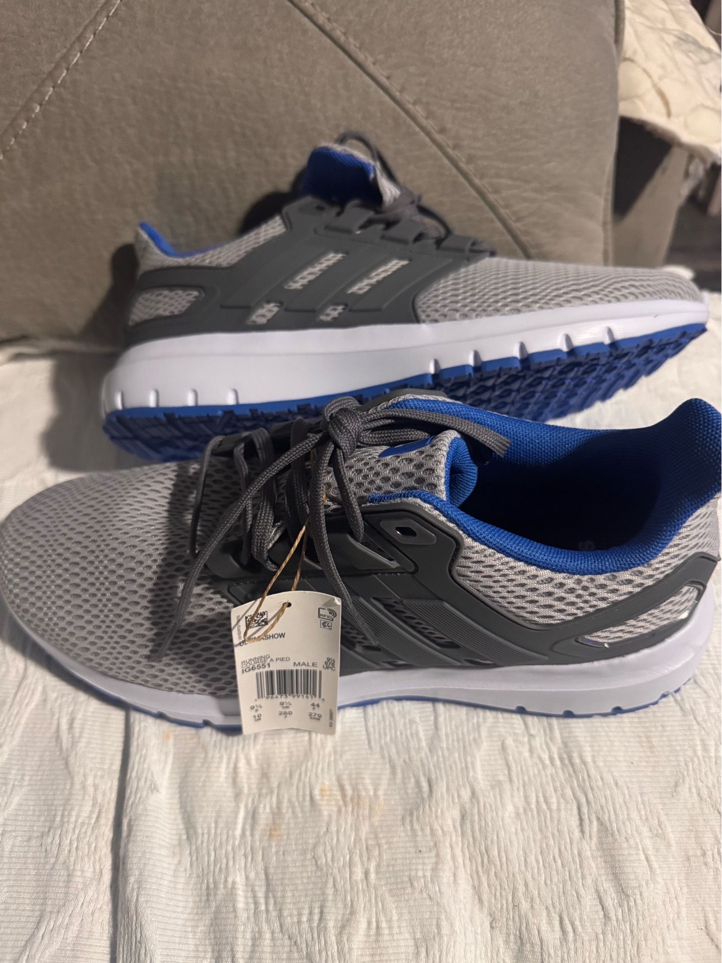 Adidas Size 10 Men’s Totally New
