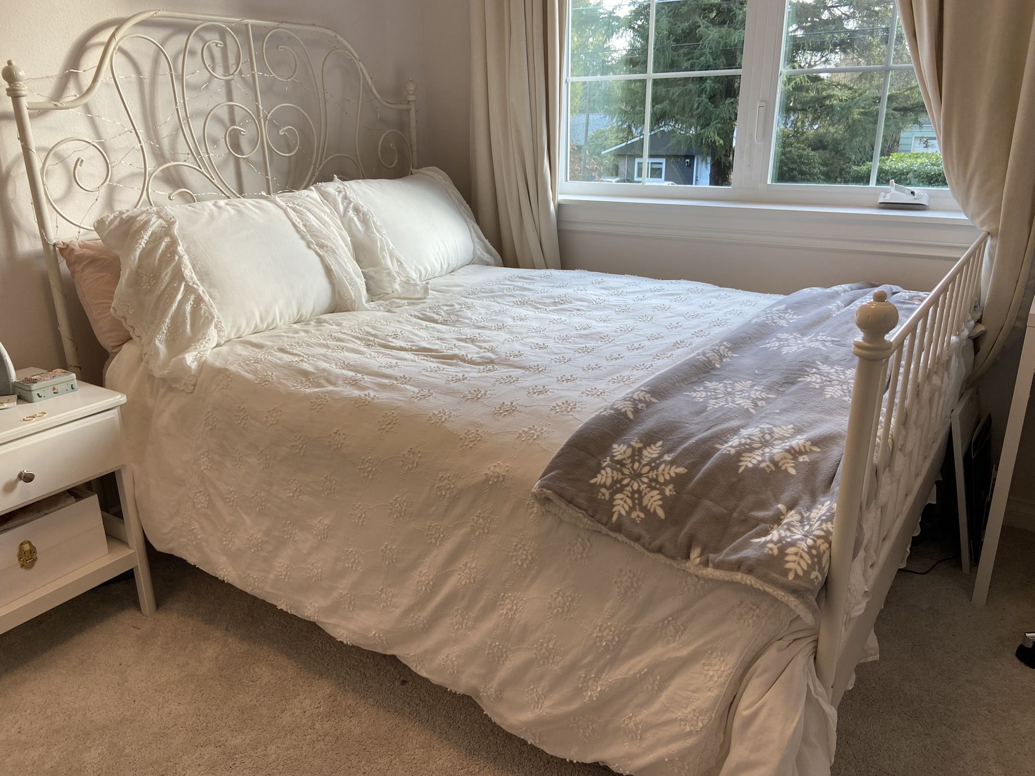 White Metal Full Size Bed Frame