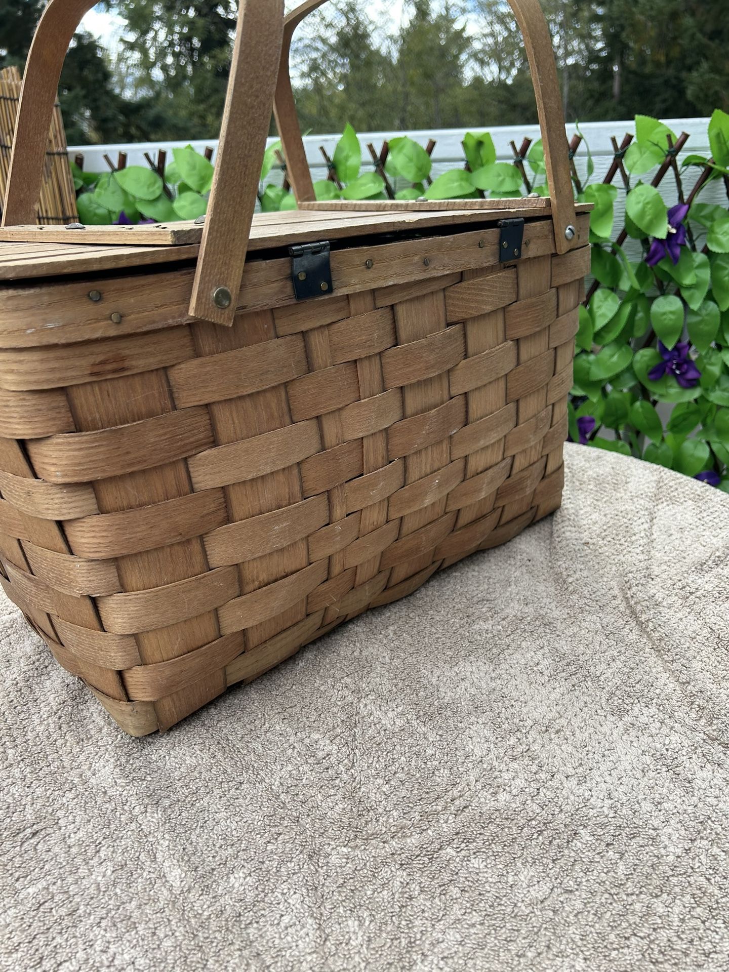 Picnic Basket With Lid