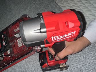 Milwaukee M18 FUEL Cordless Impact Wrench