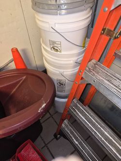 Buckets for sale 5 or less