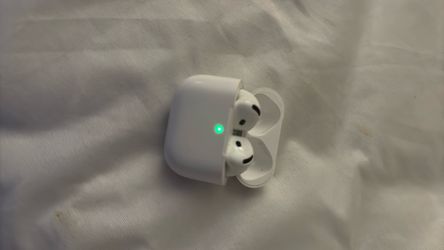 AirPods 4