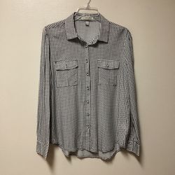 Women’s ALEXANDER JORDAN 100% rayon Very Flexible long sleeve button down shirt… Size medium