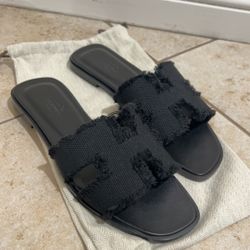Hermes Women’s Black Slippers 