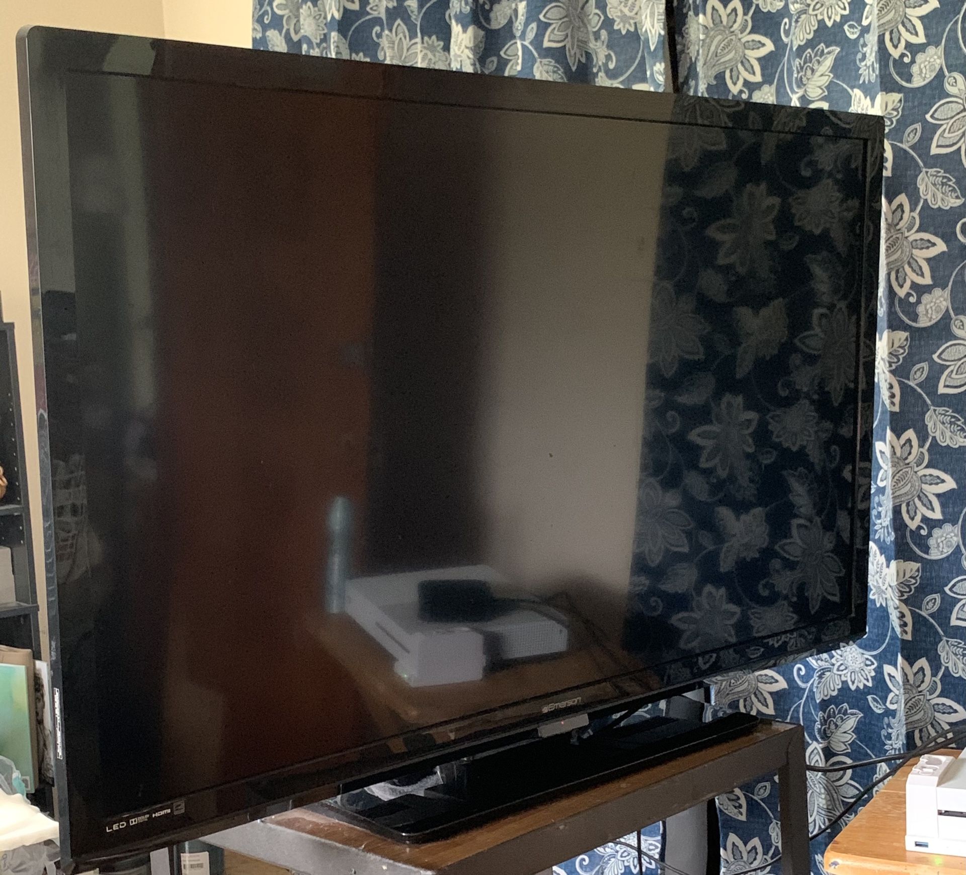 50 inch Emerson Flat screen tv (Not a smart TV)