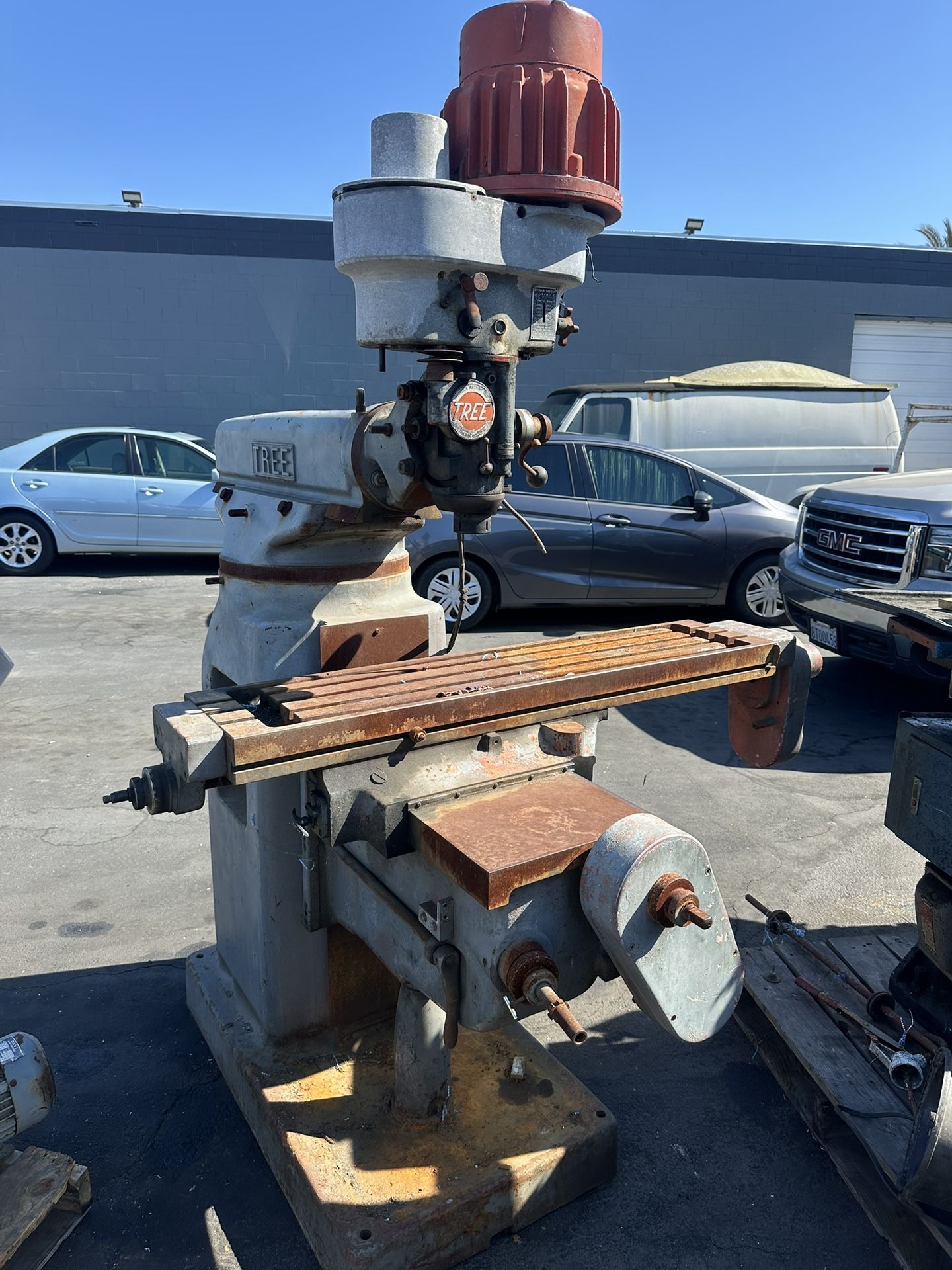 TREE Vertical Milling Machine