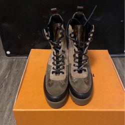 penge mus katolsk Louis Vuitton Desert Boots for Sale in Philadelphia, PA - OfferUp