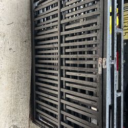 Heavy-Duty Metal Dog Crate / Transport Kennel