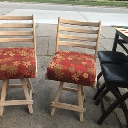 Two high chairs very strong and sturdy and the swirl