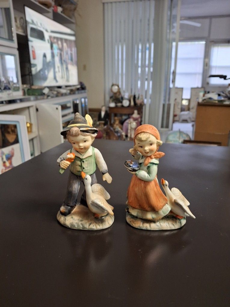 Set Of 2 Vintage Ceramic Hummel Like Figurines With Ducks "Alpine Children " Model F-468