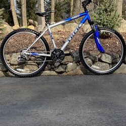 26” Trek 820 21 Speed Mountain Bike Bicycle Pristine Like New Condition