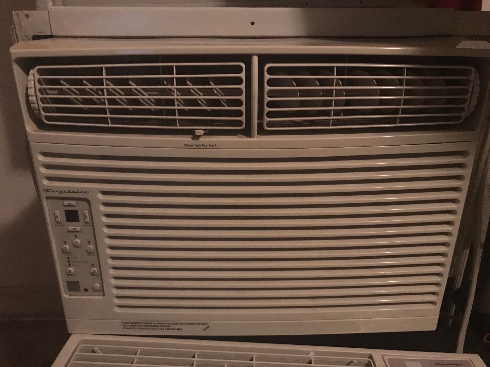 10,000 BTU air conditioner in excellent condition blows very cold air