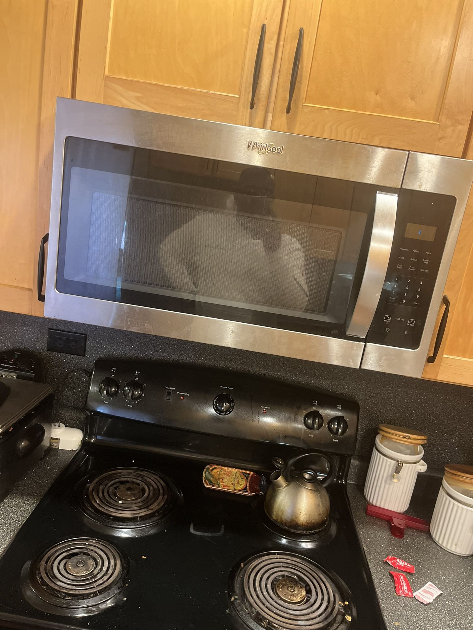 Whirlpool Electric 1.7-CU Oven Range (like New)