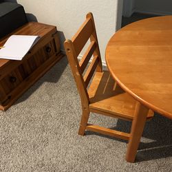 Kids table w chairs
