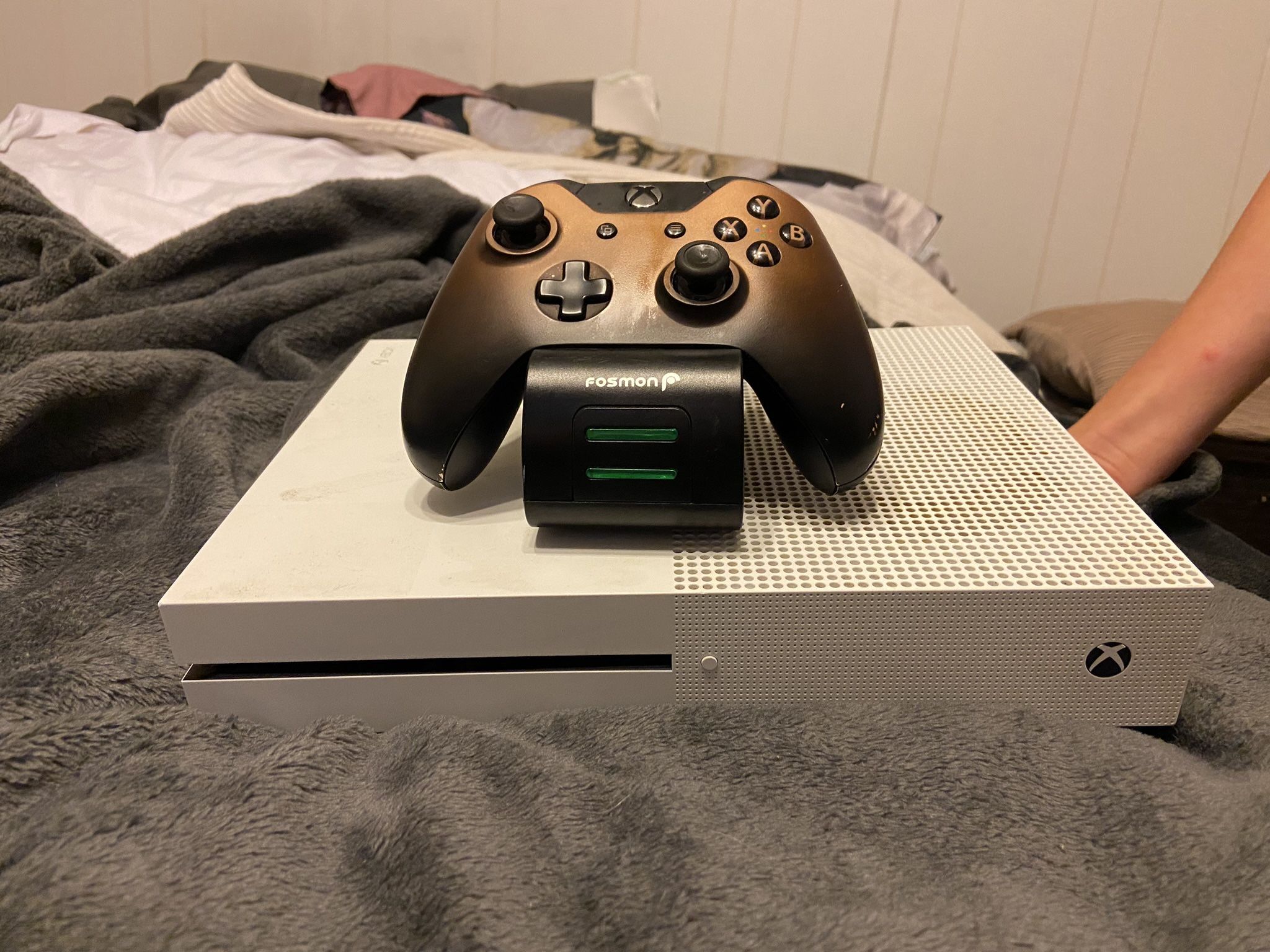 Xbox One S With Controller