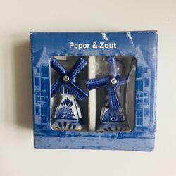Valentine’s Day! Vintage Antique. BOSMAN. Dutch Salt & Pepper Shakers from Netherlands. Wind Mills theme. Hand painted fine porcelain. Mill rotates. E