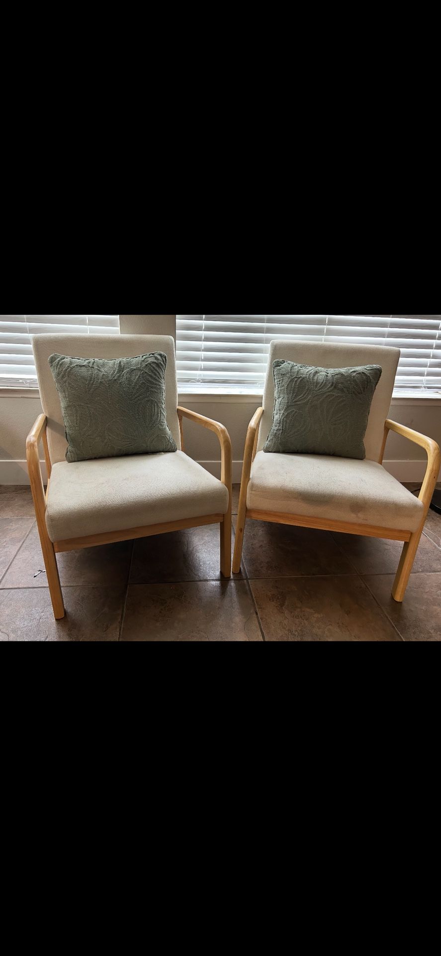 2 Wood Accent Decor Chairs A Solid Just Need Cleaning