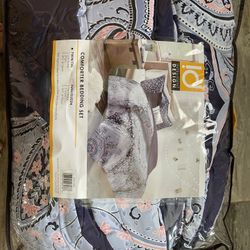 College Dorm/Home Bedding Set (Twin/Twin XL) (Brand New)