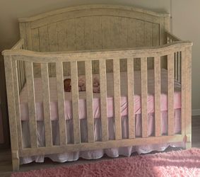Convertible crib