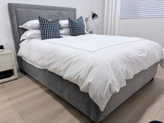 Pottery Barn Queen Bed