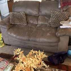 Couch And Loveseat Set  Pick Up Only 