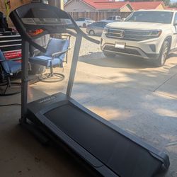 Treadmill - WESLO

CADENCE G 59