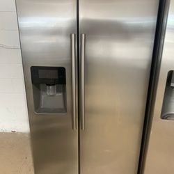 REFRIGERATOR STAINLESS  SAMSUNG SIDE BY SIDE 
