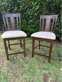 Pair of wooden bar stools - Great condition!