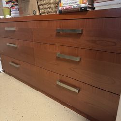 6 Dresser Drawer (Real Wood - Beautiful Condition)