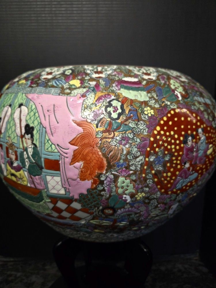 Vintage Chinese Export Porcelain Bulbous Vase With Figural Theme Large 10.5 "×14"