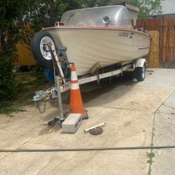 1962 Boat With Evinrude Motor  Working Just A Leak On The Lower seal Free