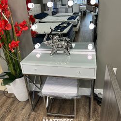 Makeup Vanity Glossy ( Only 39 Down)