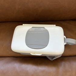 OXO Tot On-The-Go Wipes Dispenser with Diaper Pouch in Gray