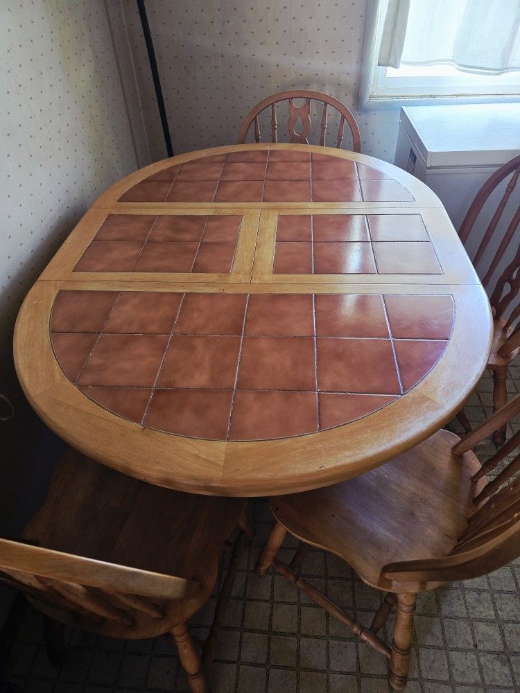 Tile-Top Dining Table with 4 Chairs – Solid and Stylish
