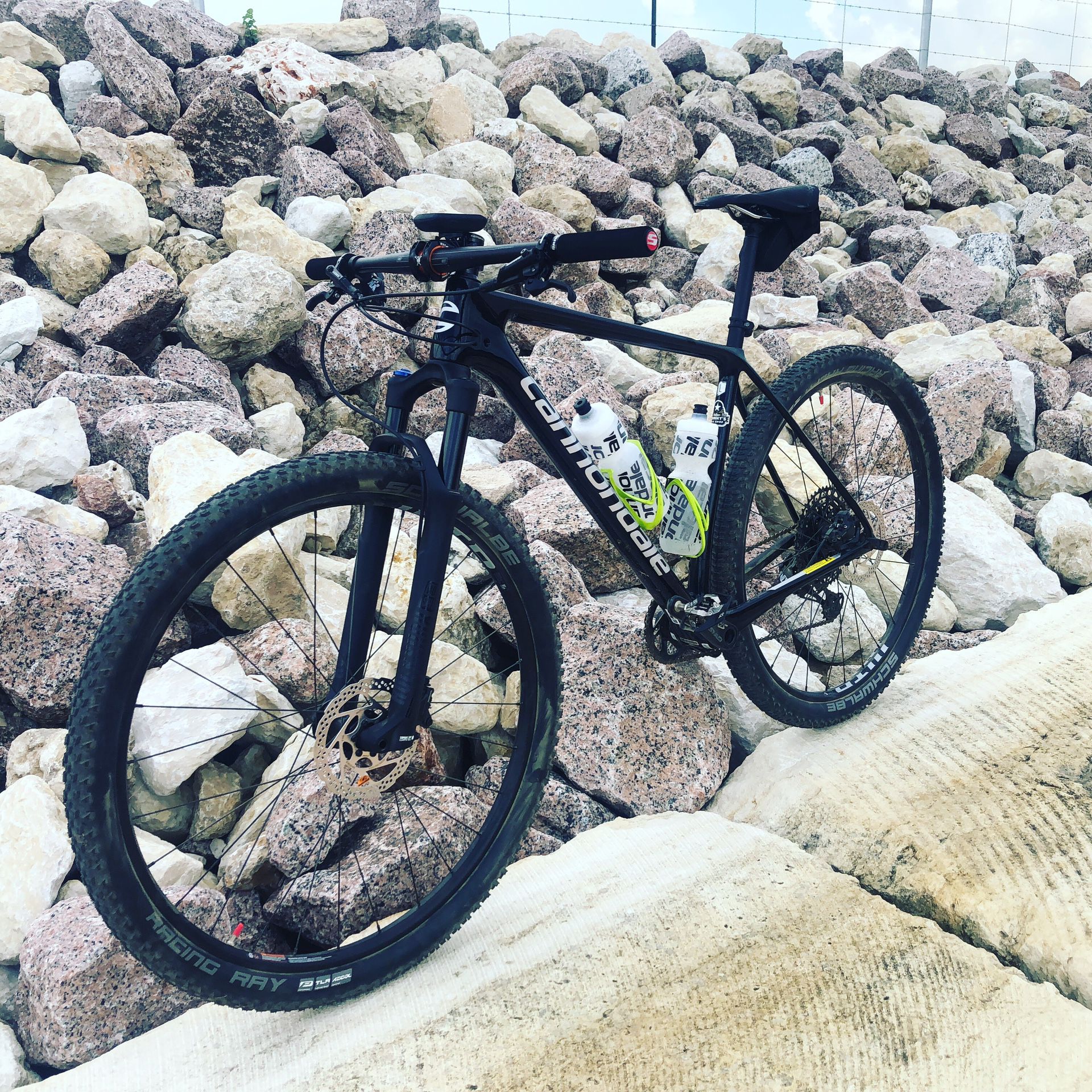Cannondale mountain bike carbon