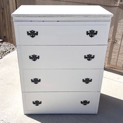 Farmhouse Distressed White THOMASVILLE HUNTLEY Solid Wood Dresser PRICE FIRM $200