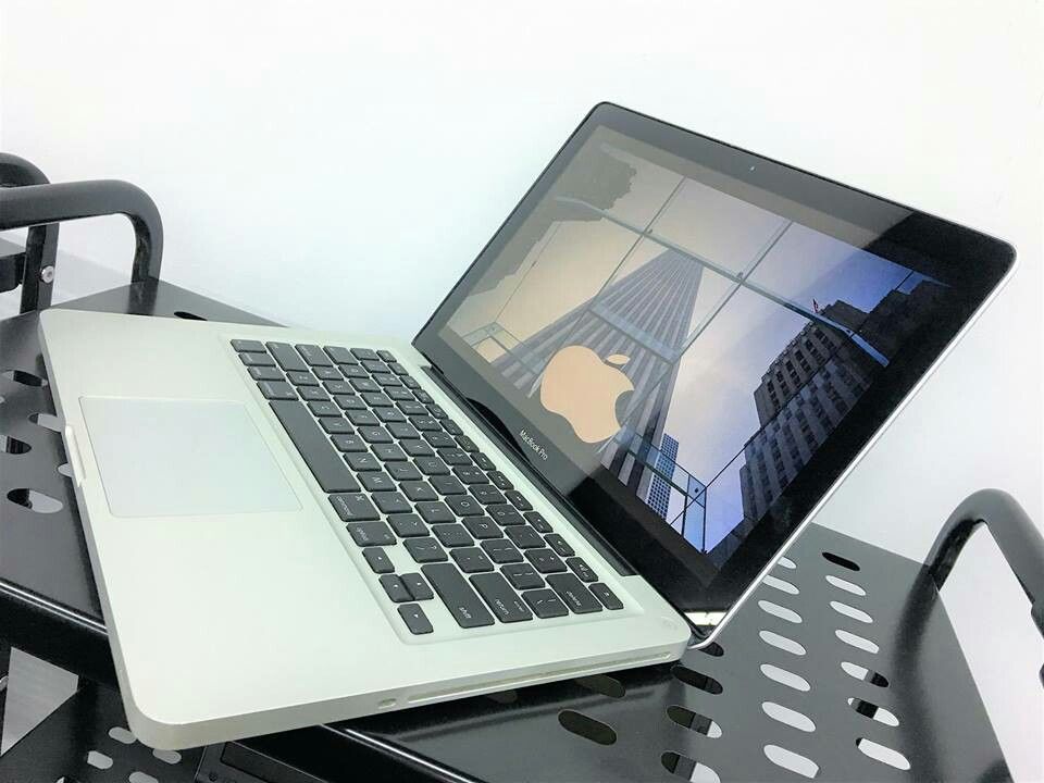 Apple Macbook 13.3" i5 2011