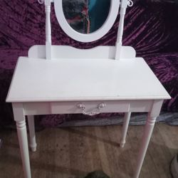 Child/ Pre Teen Vanity 