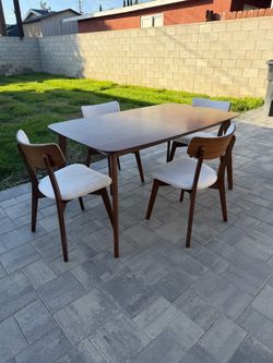 Mid-Century Modern style Dining Table with 4 Chairs