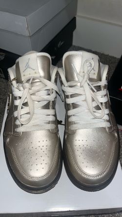 Women Air Jordan 1 Low SE Metallic Zinc,Size 7
