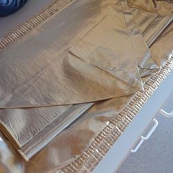 Gold Lemay runner and place settings