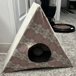 2-in-1 Foldable Pet Cave Tent & Sisal Scratching Board