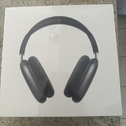 Black AirPod Maxes 